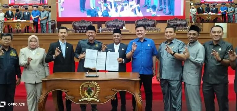 PARIPURNA DPRD MURA TETAPKAN 13 RAPERDA PRIORITAS