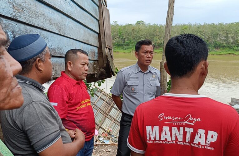 Camat Sekayu Cek Langsung Longsor di Bantaran Sungai Musi