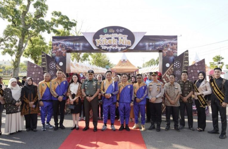 Sebanyak 136 Stand Kuliner Berjejer di Depan Rumah Dinas Bupati
