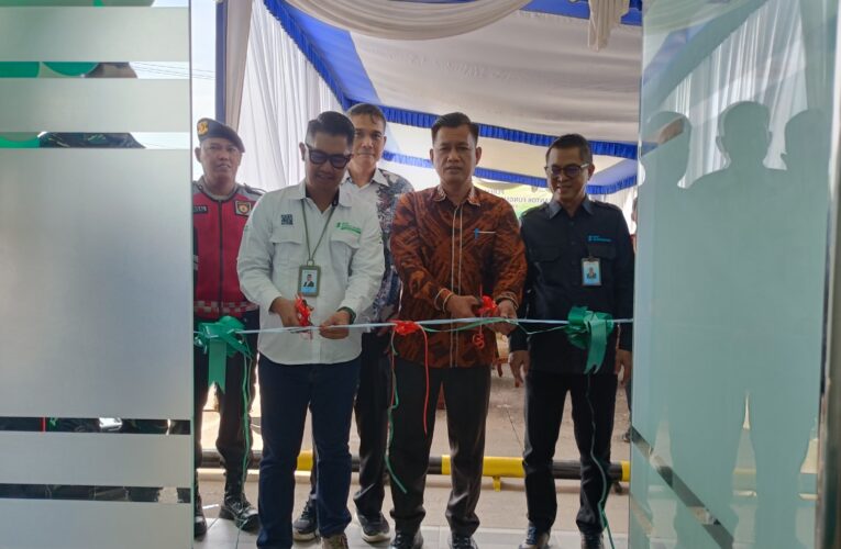 Camat Sekayu Meresmikan kantor Fungsional Bank Sumsel Babel Syariah Sekayu