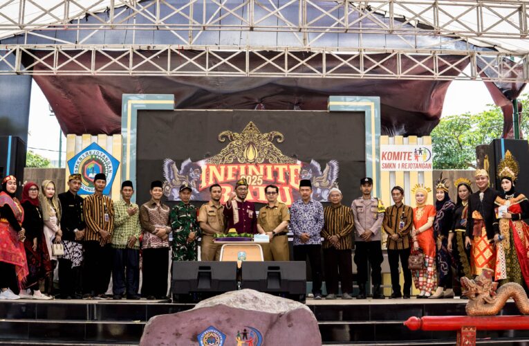 SMK Negeri 1 Rejotangan Gelar “Infinite Ratu 2025”: Jembatan Teori dan Karya Nyata Bertema Indonesia Culture Festival