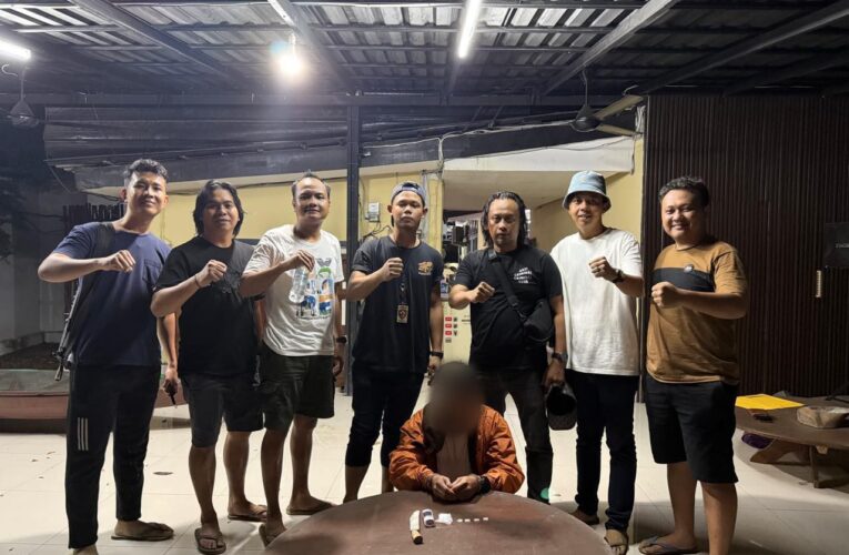 Aksi Kejar-kejaran di Kebun Karet: Polsek Keluang Tumpas Pengedar Sabu di Tebing Amid!