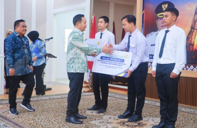 Wujudkan SDM Unggul, 15 Generasi Muda Muba Dilepas Wabup Kiai Abdur Rohman Husen ke PPSDM Migas Cepu