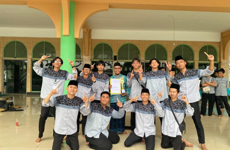 Gema Selawat di Balik Megahnya Gapura: Grup Al-Amanah Raih Takhta Juara dalam Festival Hadroh Masjid Jamianur