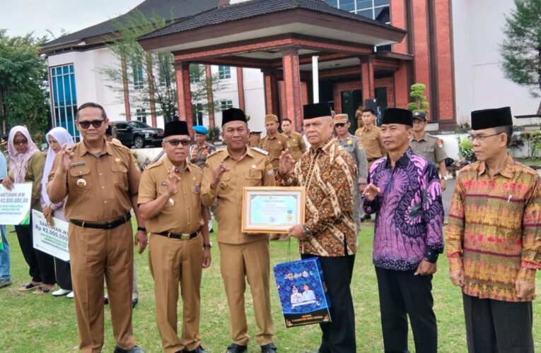 Pimpin Apel Mingguan, Wabup Musi Rawas Beri Penghargaan kepada 17 ASN yang Memasuki Purna Tugas