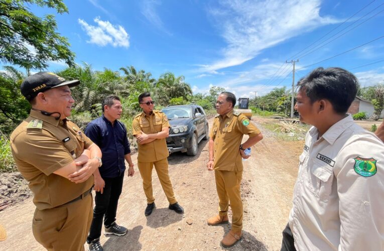 Instruksi Bupati Muba Dijawab Aksi Nyata, Warga – Perusahaan Gotong Royong Bangun Jalan Desa