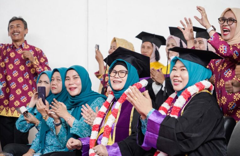 Wisuda Sekolah Lansia di Babat Banyuasin, Hj Patimah Toha: Lansia Aset Berharga