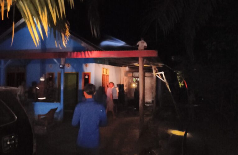Gerak Cepat Pos Damkar Bayung Lencir Berhasil Jinakkan Kebakaran Rumah Warga di Kelurahan Bayung Lencir Indah