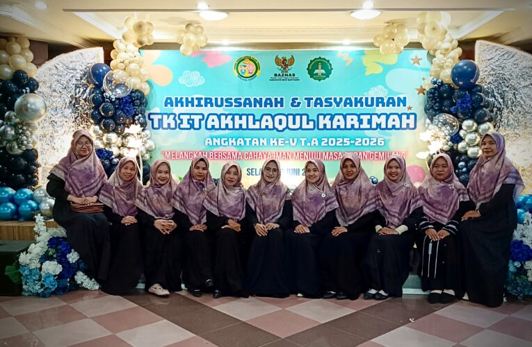 Air Mata Haru dan Bangga Warnai Perpisahan 50 Santri TK IT Akhlaqul Karimah Sekayu di Auditorium Pemkab Muba