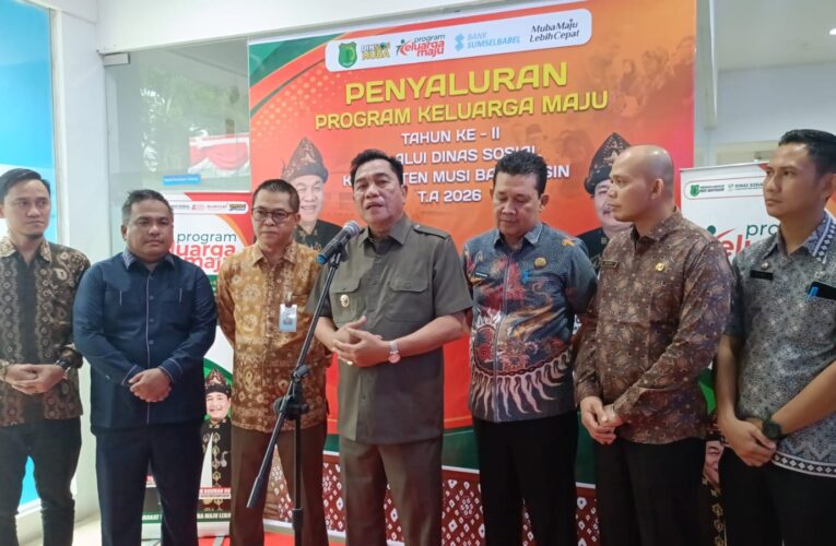 Kembali Dipercaya Pemkab Muba, Bank Sumsel Babel Salurkan Bantuan PKM Senilai Rp5 Juta untuk 3.790 KK di Jalan Merdeka